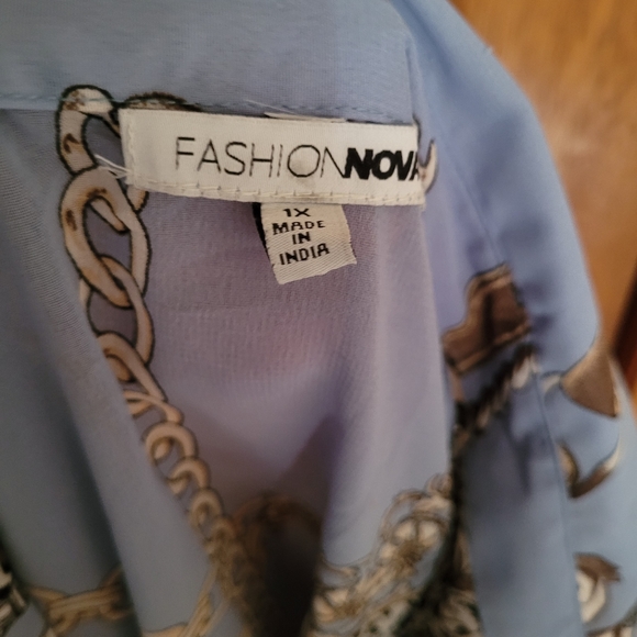 Fashion Nova blouse - Picture 3 of 5